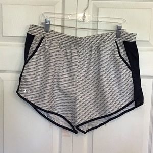 NWOT Under Armour plus heatgear shorts